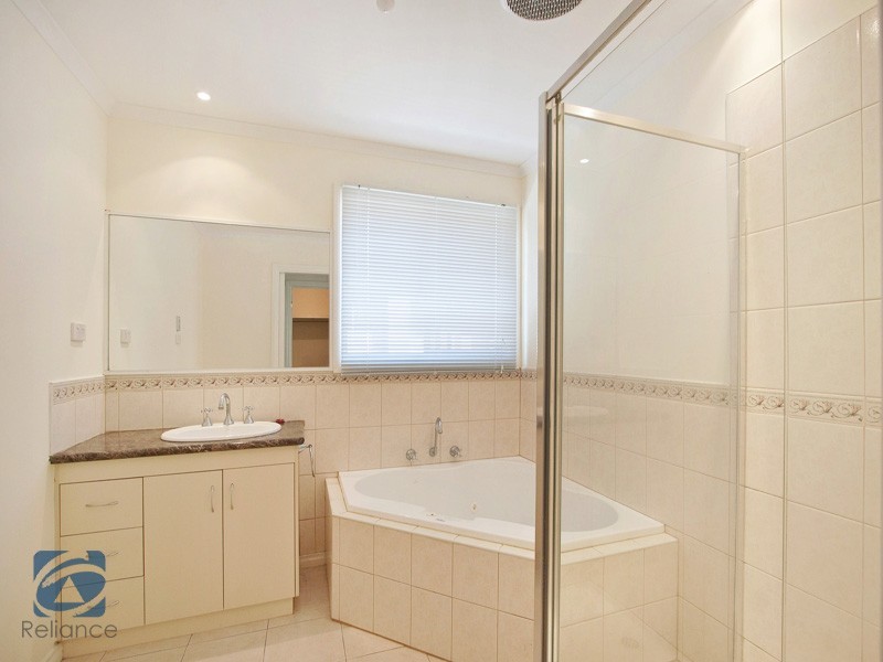 2 Ratcliffe Way, Lynbrook VIC 3975