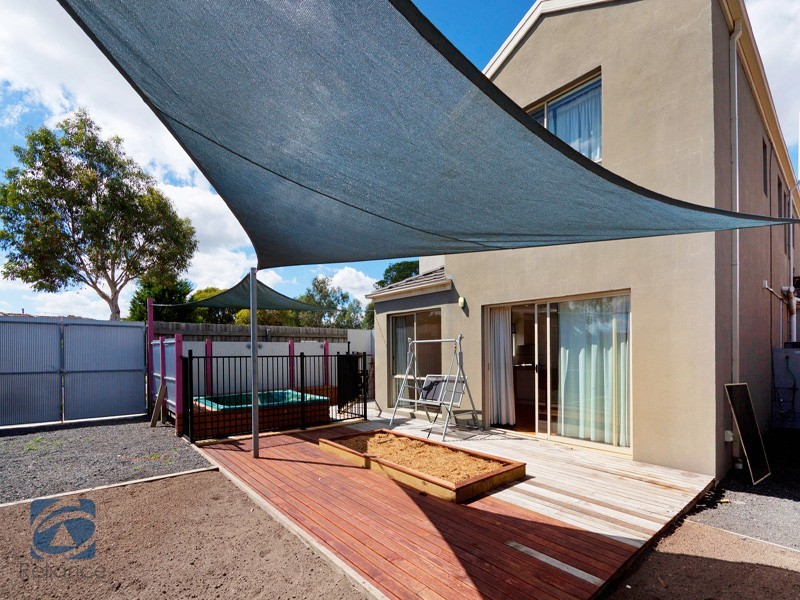 2 Ratcliffe Way, Lynbrook VIC 3975