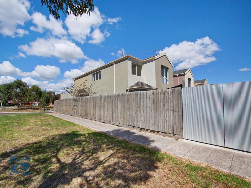 2 Ratcliffe Way, Lynbrook VIC 3975