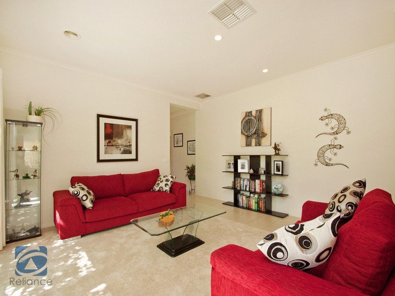 15 Ronans Retreat, Lynbrook VIC 3975