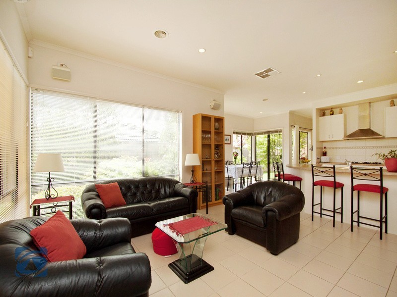 15 Ronans Retreat, Lynbrook VIC 3975