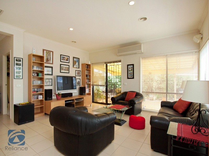 15 Ronans Retreat, Lynbrook VIC 3975