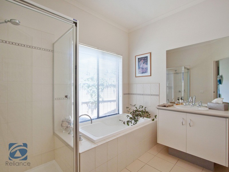 15 Ronans Retreat, Lynbrook VIC 3975