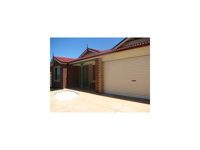 17 Broadleaf Way, Cranbourne West VIC 3977