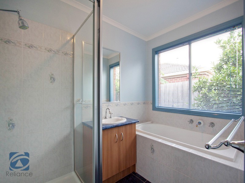 22 Elanora Way, Hampton Park VIC 3976