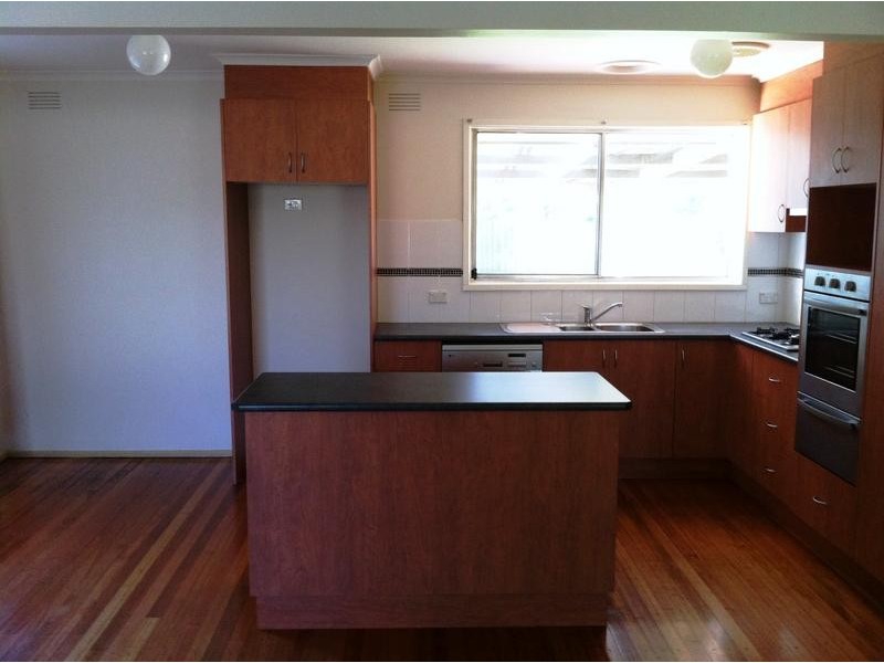 9 Campbell Parade, Cranbourne VIC 3977