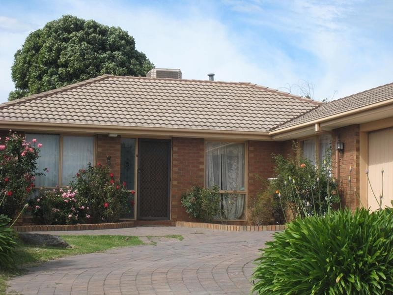 4 Edeys Run, Hampton Park VIC 3976