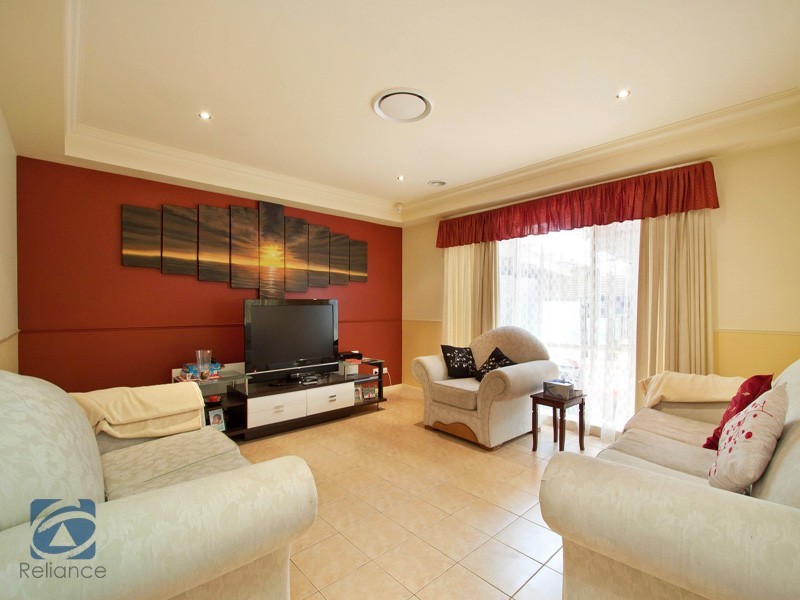 10 Rowcroft Avenue, Lynbrook VIC 3975