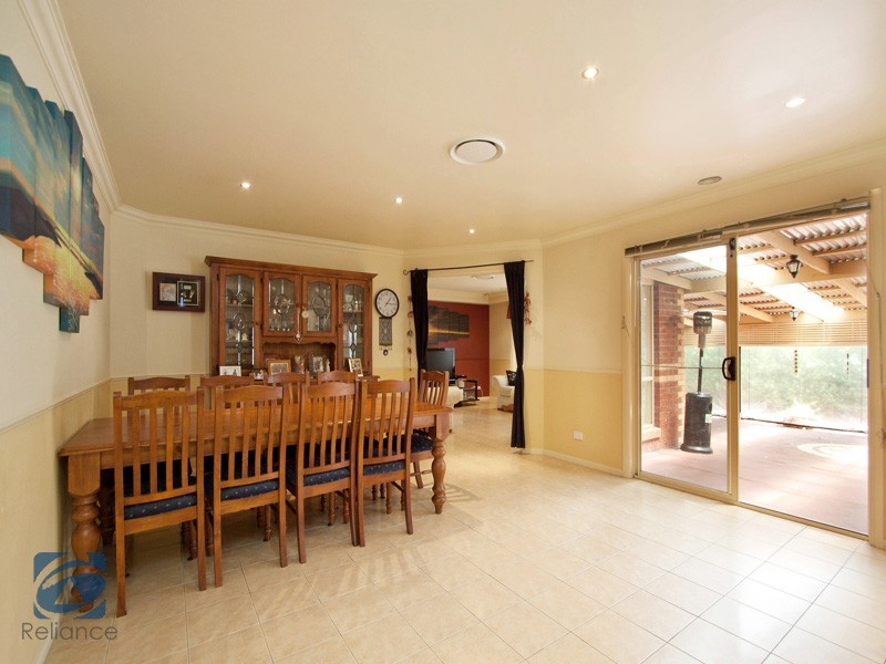 10 Rowcroft Avenue, Lynbrook VIC 3975