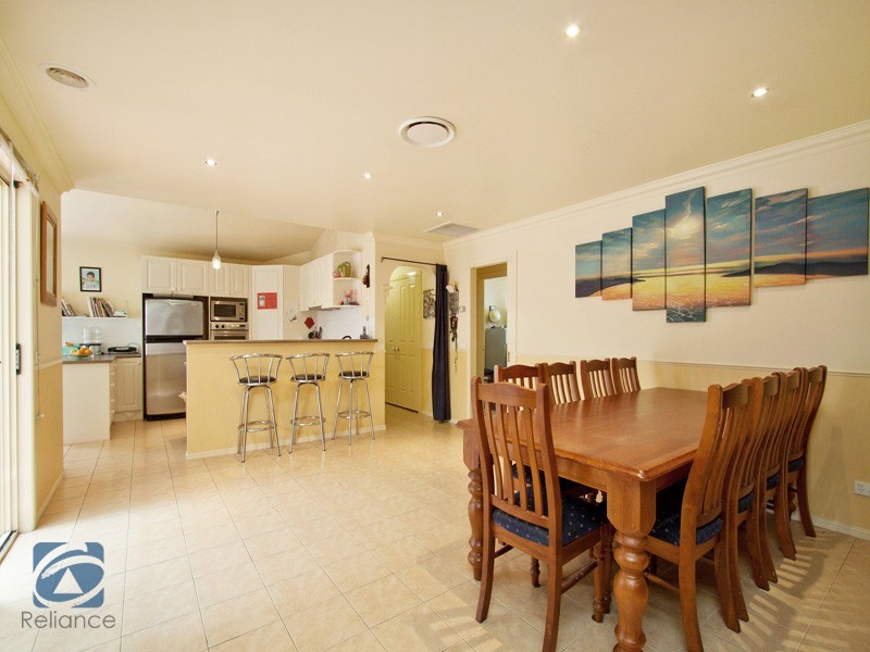 10 Rowcroft Avenue, Lynbrook VIC 3975