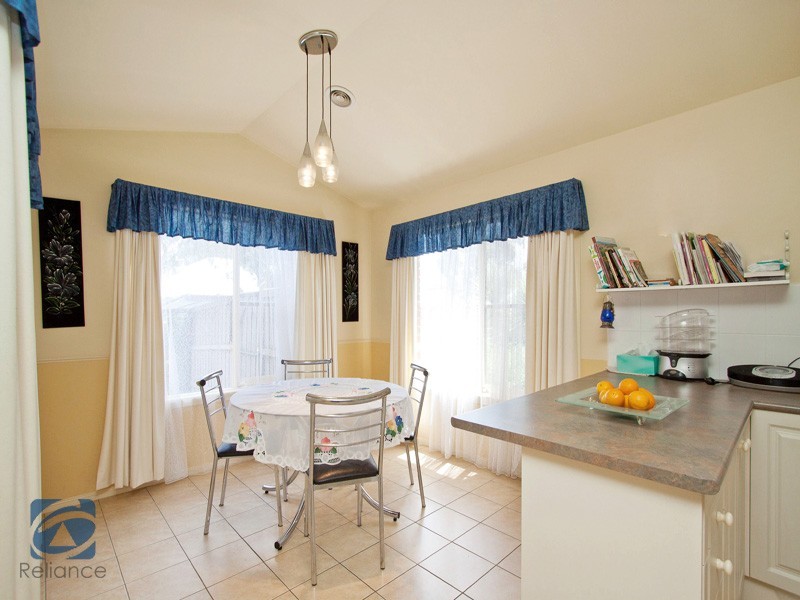 10 Rowcroft Avenue, Lynbrook VIC 3975