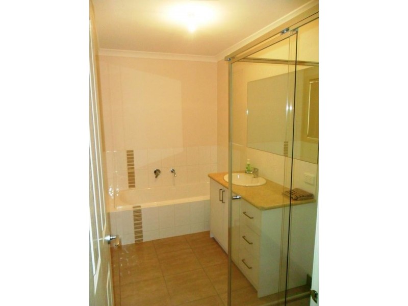 72 Greenvalley Crescent, Hampton Park VIC 3976