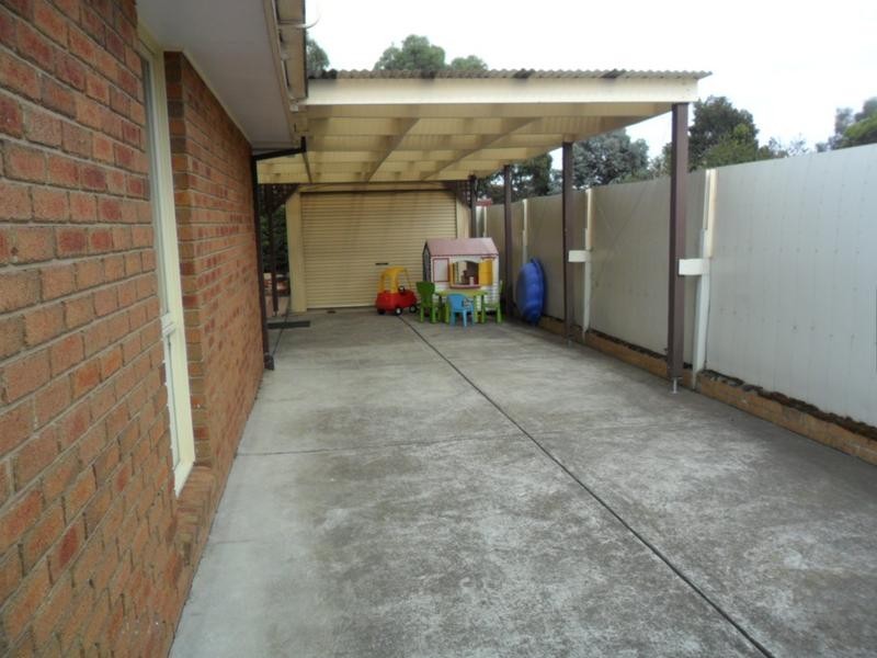 15 Benambra Way, Hampton Park VIC 3976