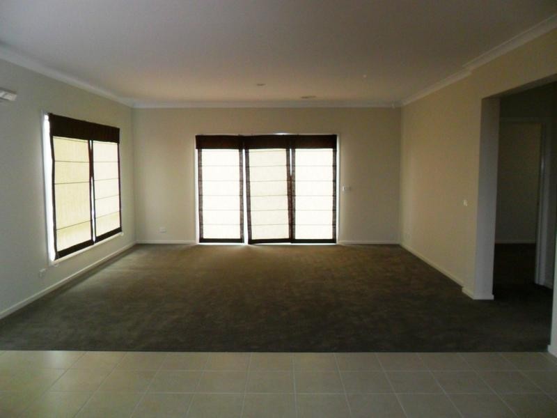 5 Garden Vista Place, Lynbrook VIC 3975