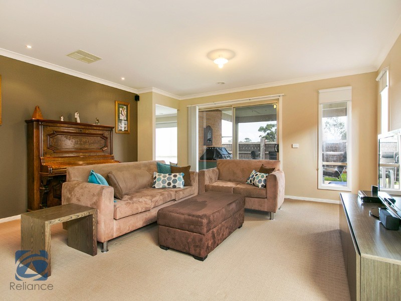 49 Bluemist Circuit, Lyndhurst VIC 3975