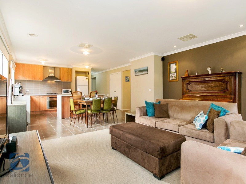 49 Bluemist Circuit, Lyndhurst VIC 3975