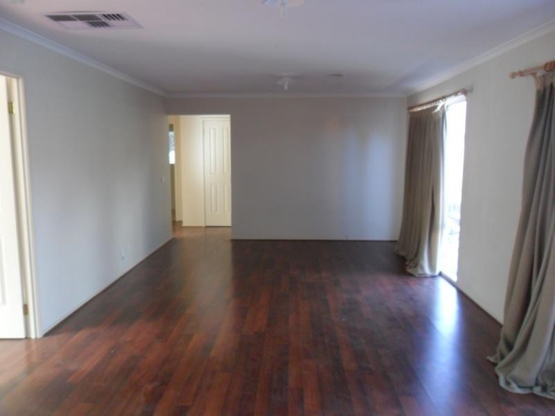 7 Ronans Retreat, Lynbrook VIC 3975