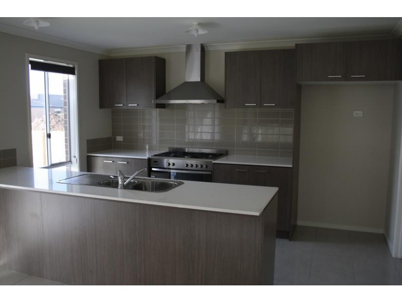 4 Olive Grove, Officer VIC 3809