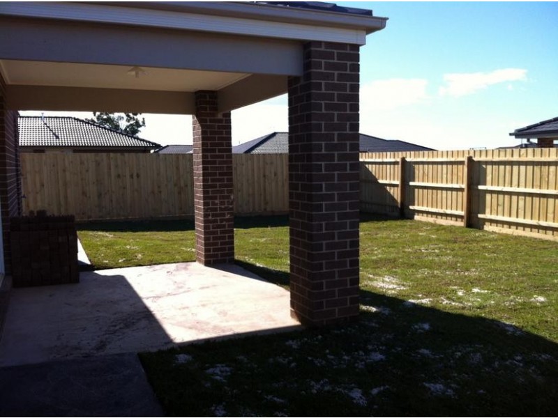 4 Olive Grove, Officer VIC 3809