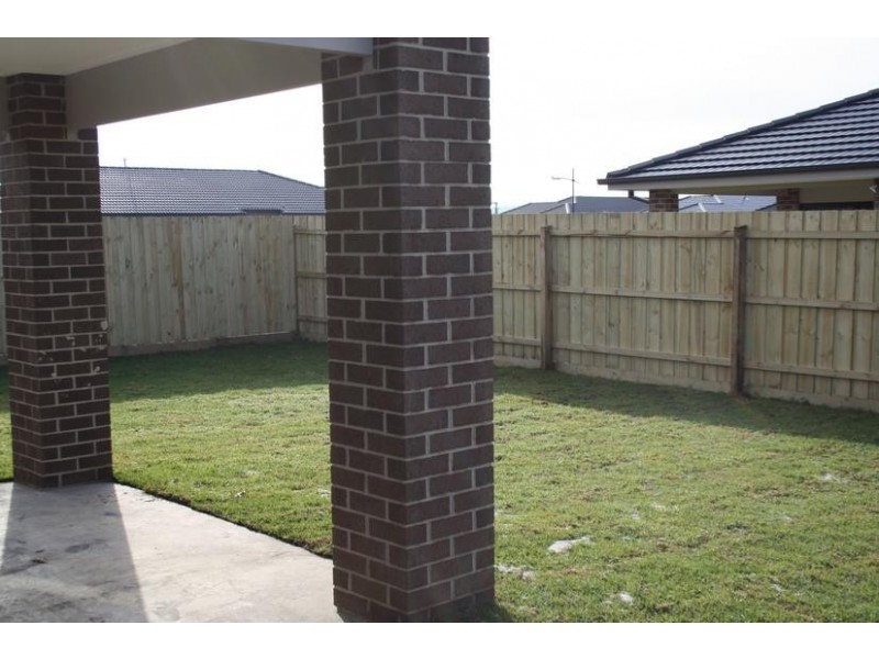 4 Olive Grove, Officer VIC 3809