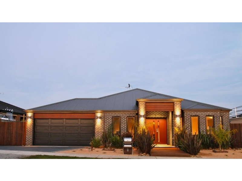 8 Canadian Maple Place, Lyndhurst VIC 3975