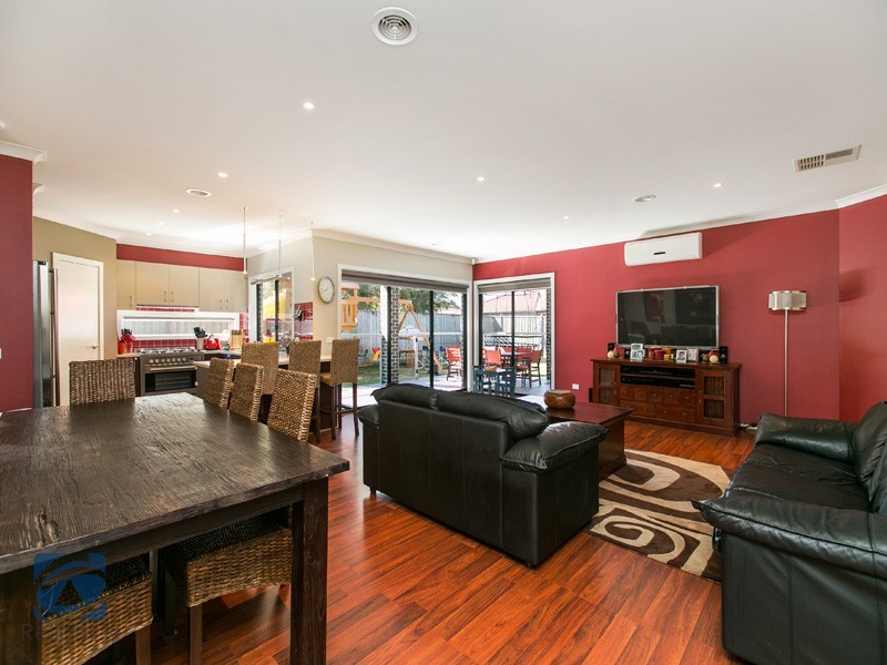 8 Canadian Maple Place, Lyndhurst VIC 3975