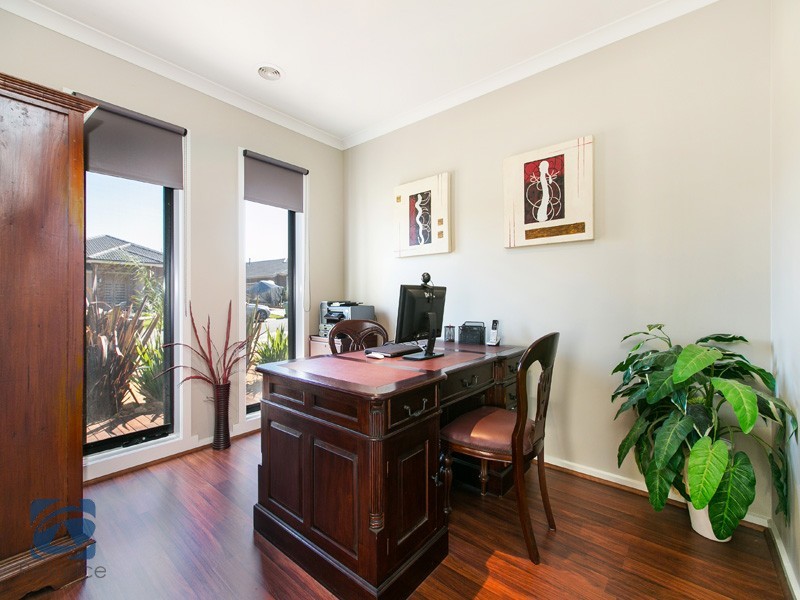 8 Canadian Maple Place, Lyndhurst VIC 3975