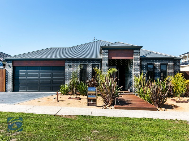 8 Canadian Maple Place, Lyndhurst VIC 3975