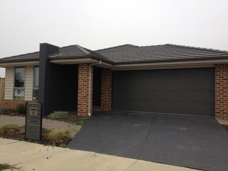 11 Peridot Avenue, Officer VIC 3809