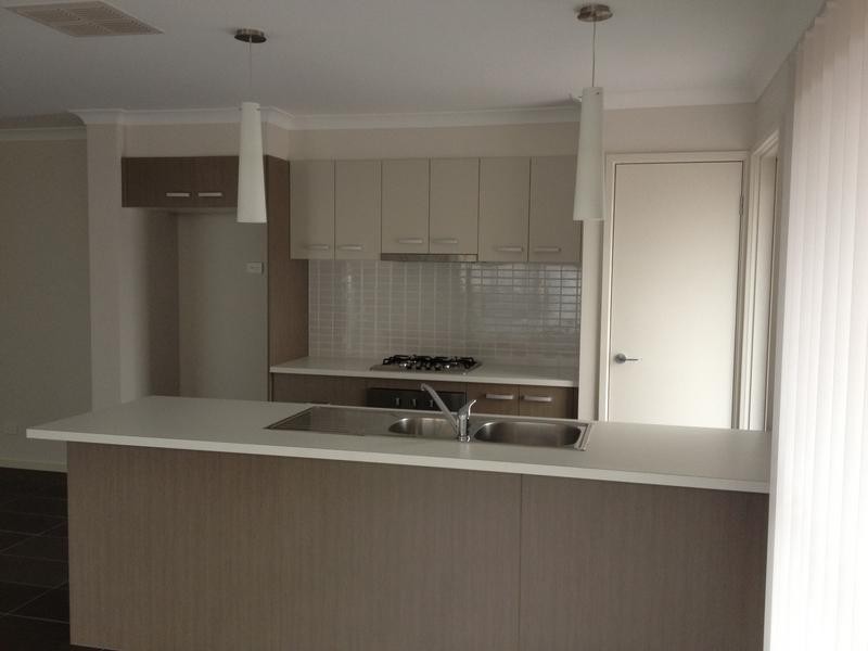 11 Peridot Avenue, Officer VIC 3809