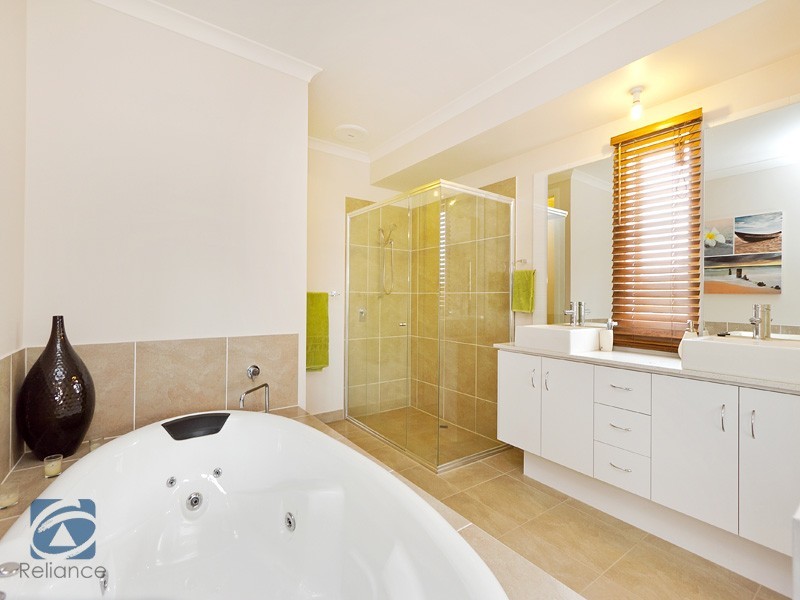 25 Westbury Street, Lyndhurst VIC 3975