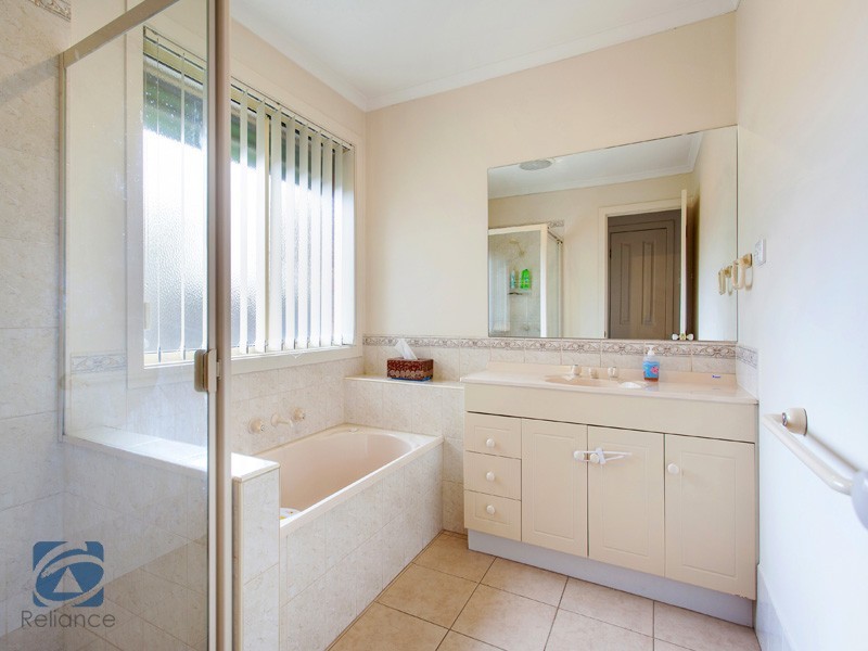 2 O’Reilly Court, Lynbrook VIC 3975