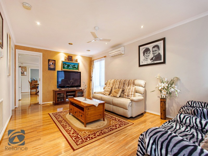 6 Brady Close, Lynbrook VIC 3975