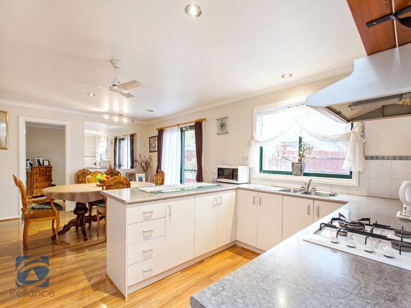 6 Brady Close, Lynbrook VIC 3975