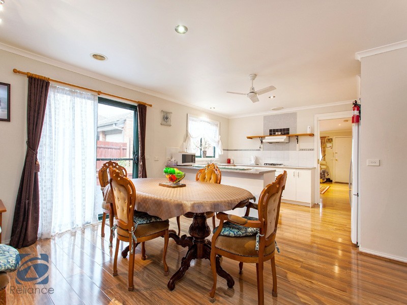 6 Brady Close, Lynbrook VIC 3975