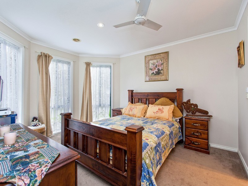 6 Brady Close, Lynbrook VIC 3975