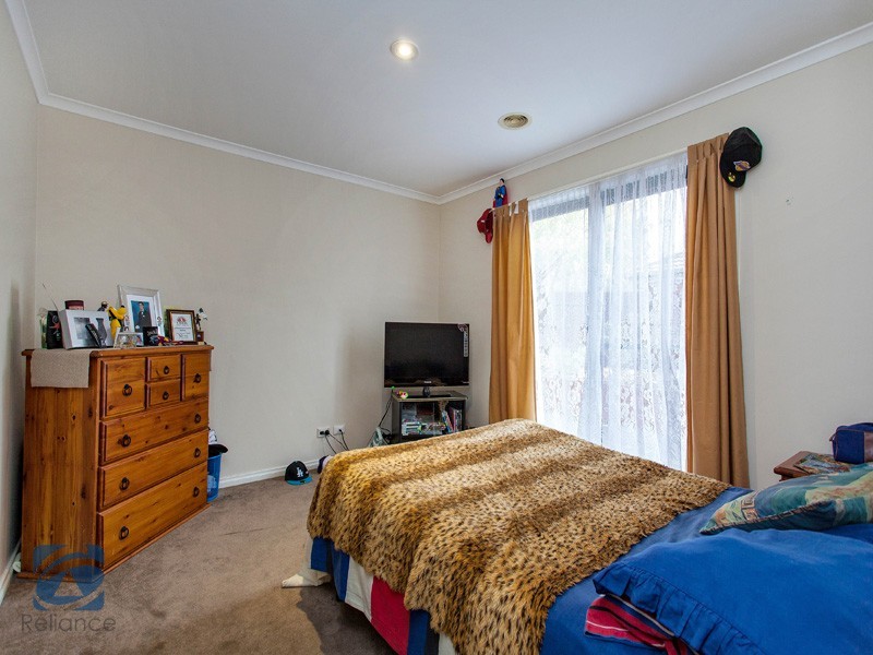 6 Brady Close, Lynbrook VIC 3975