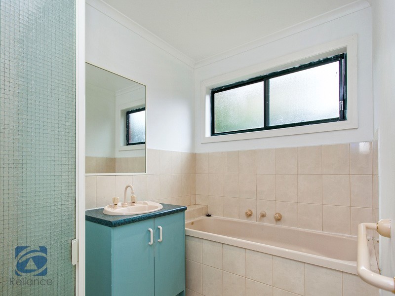 6 Brady Close, Lynbrook VIC 3975