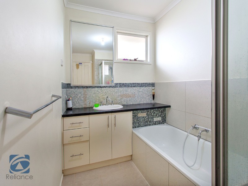 2 Lesley Drive, Hampton Park VIC 3976