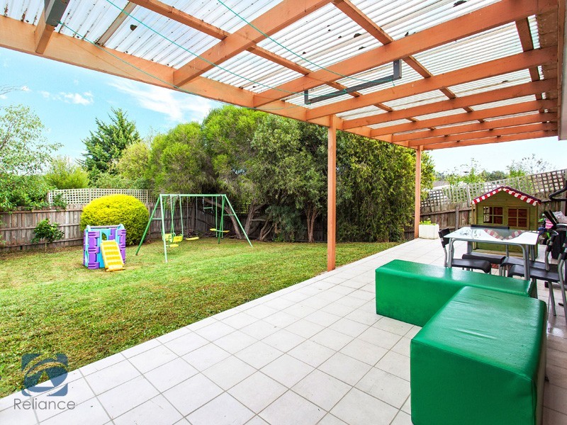 2 Lesley Drive, Hampton Park VIC 3976