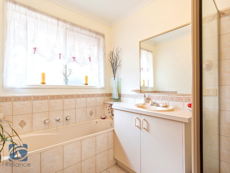 1 Brady Close, Lynbrook VIC 3975