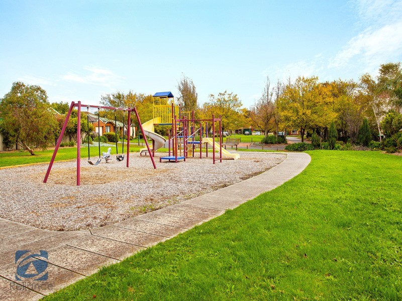 1 Brady Close, Lynbrook VIC 3975