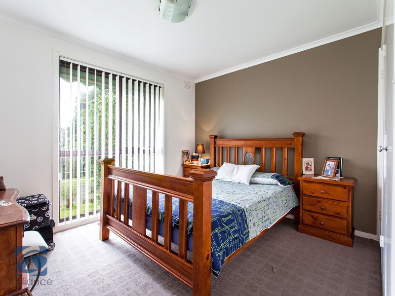 2 Sydney Parkinson Avenue, Endeavour Hills VIC 3802