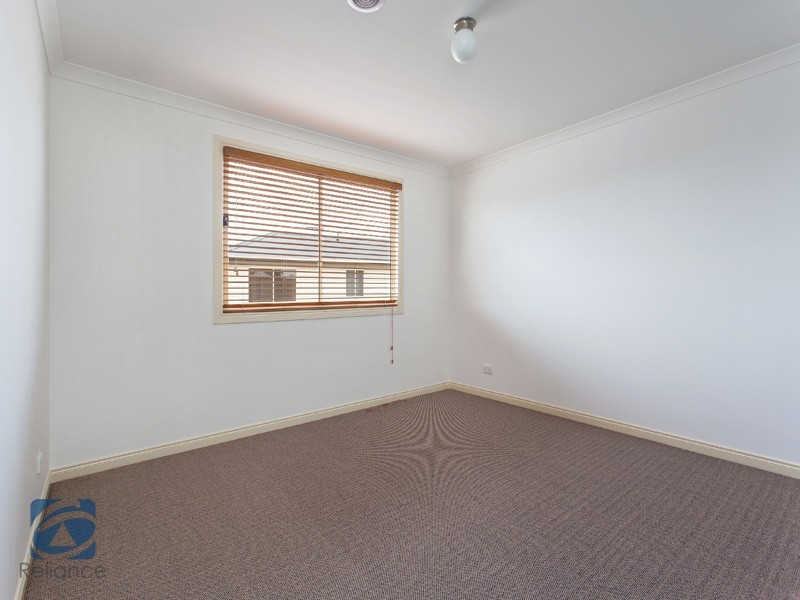 2/33 Coral Drive, Hampton Park VIC 3976