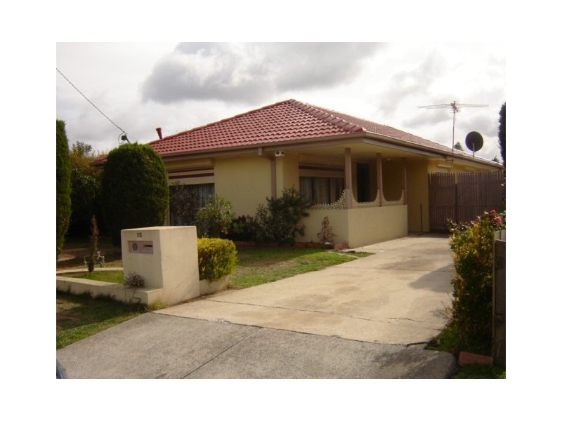 25 General Joshua Drive, Hampton Park VIC 3976