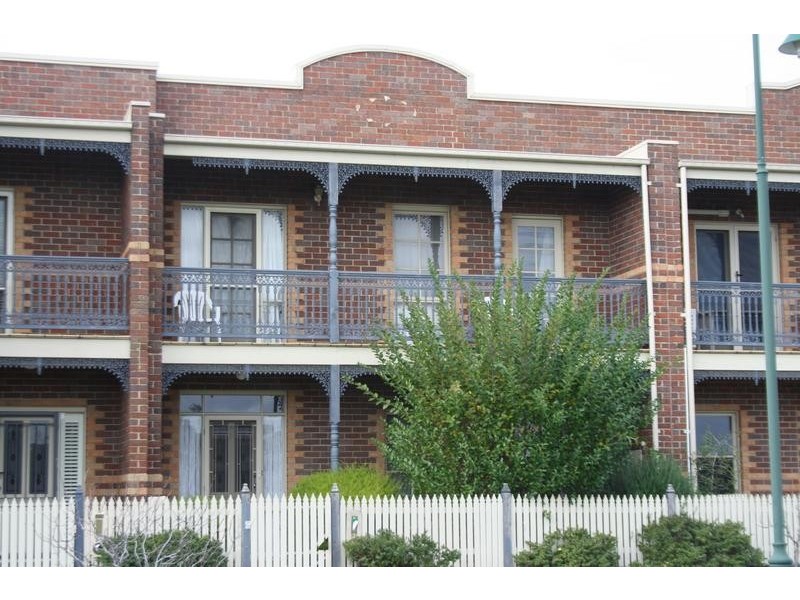 96 Paterson Drive, Lynbrook VIC 3975