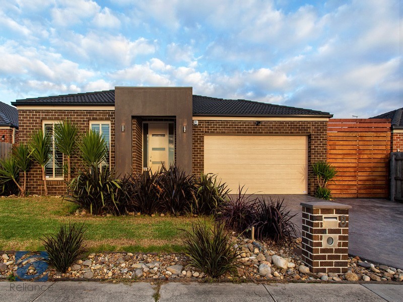 8 Olive Road, Lynbrook VIC 3975