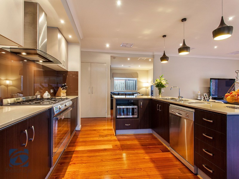 8 Olive Road, Lynbrook VIC 3975