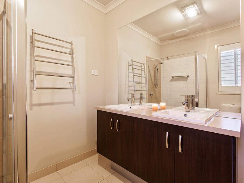 8 Olive Road, Lynbrook VIC 3975