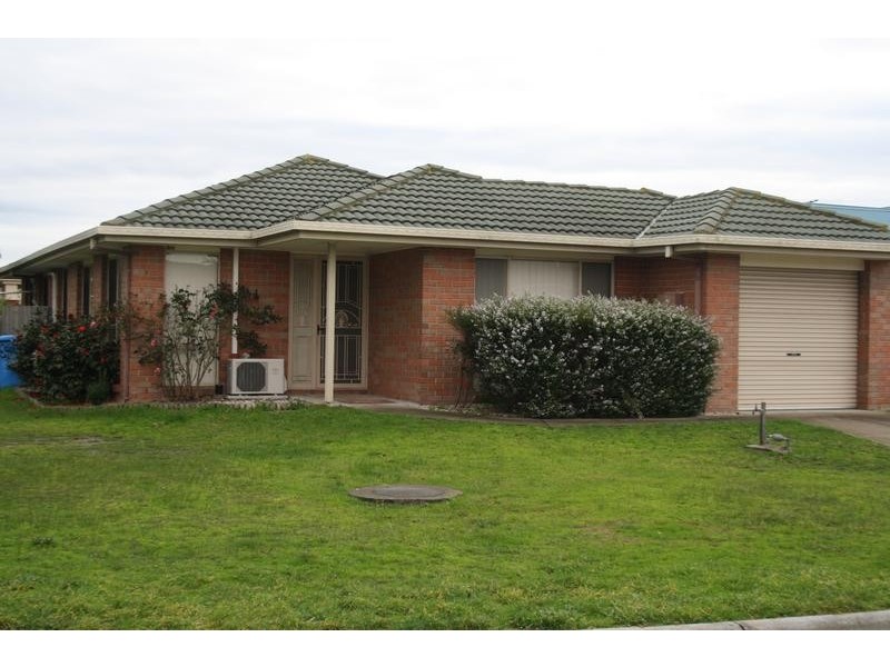 60 Bateman Grove, Hampton Park VIC 3976